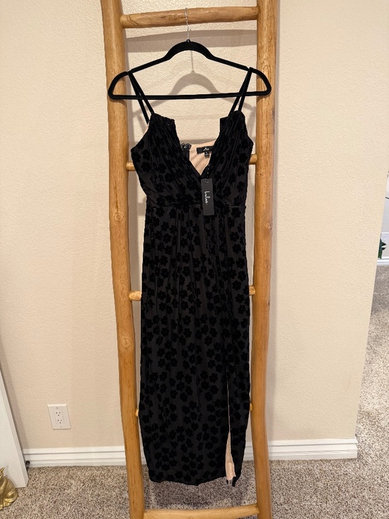 Lulus Dresses & Skirts - Lulus black velvet floral midi dress